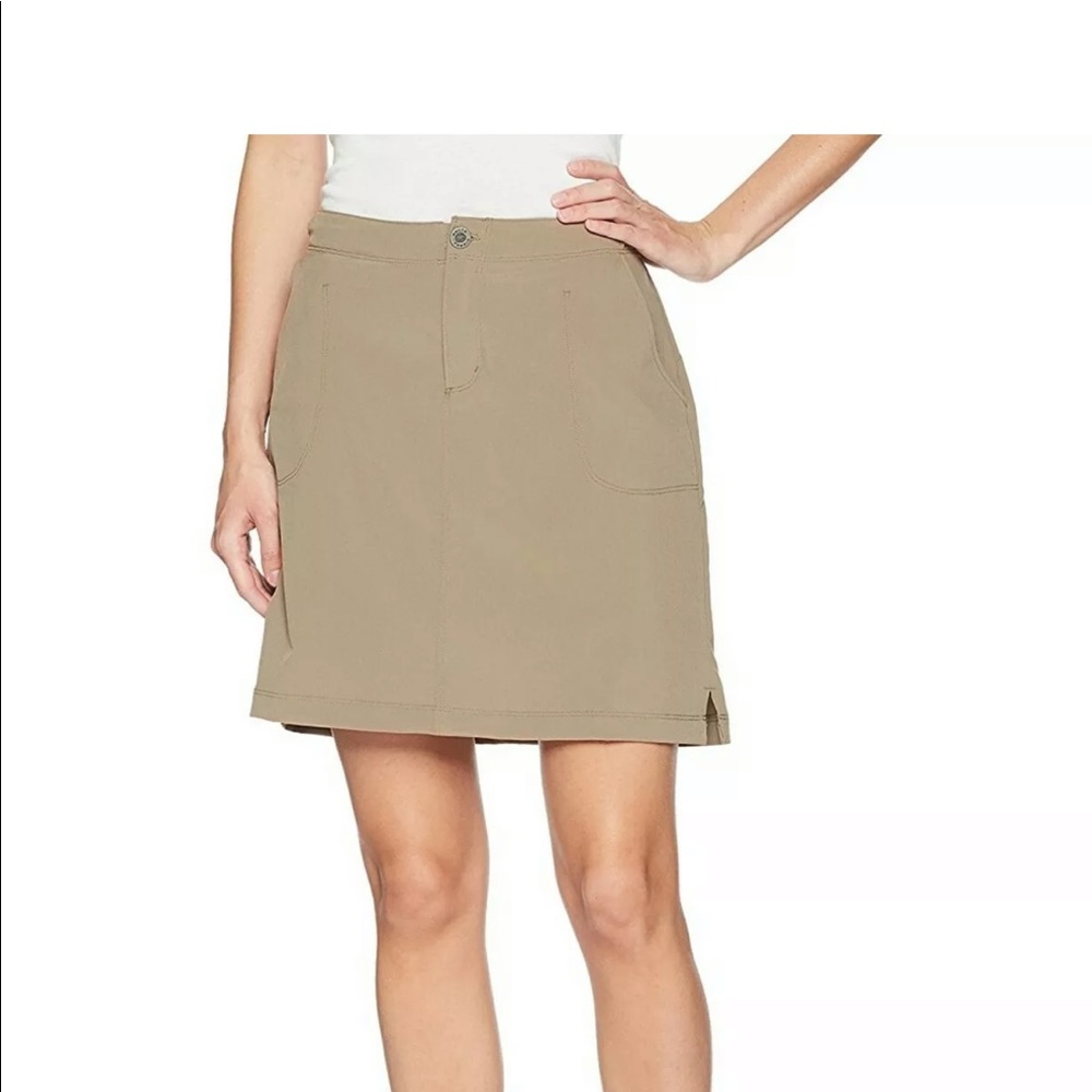 NWT White Sierra Skort Pale Tape Color